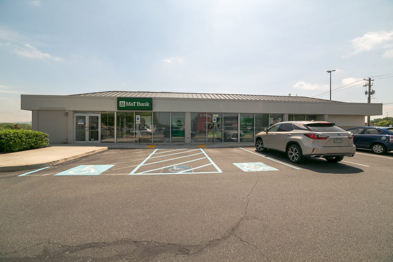 Online and mobile banking m&t bank offers both online and mobile banking. M&T Bank Broadcasting Square